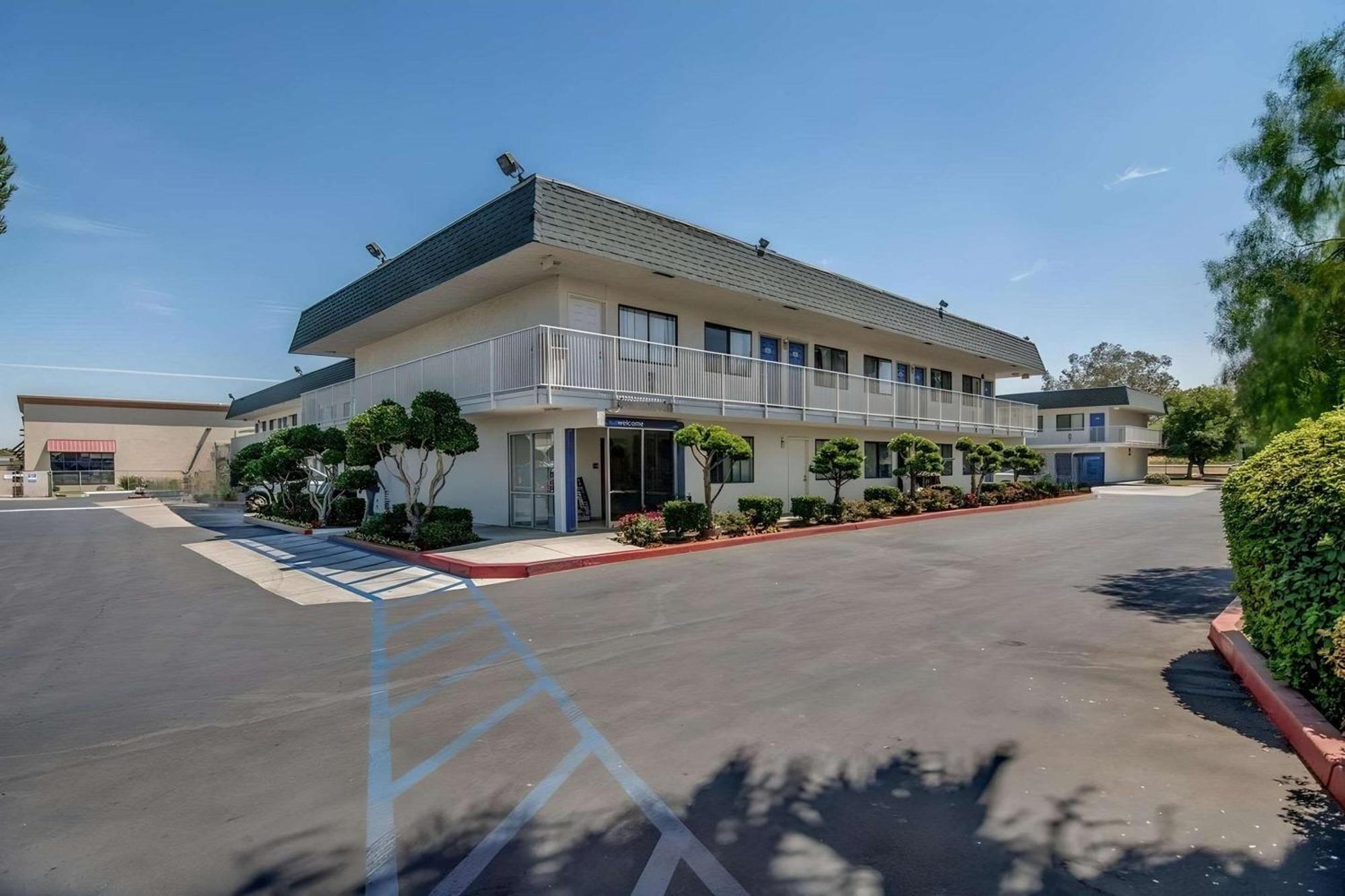 Park Inn By Radisson, Tracy Exterior foto